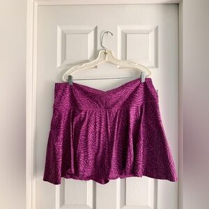 Athleta magenta patterned workout skort.